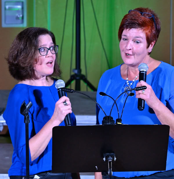 Zwei Solo-S&auml;&ouml;ngerinnen im Duett