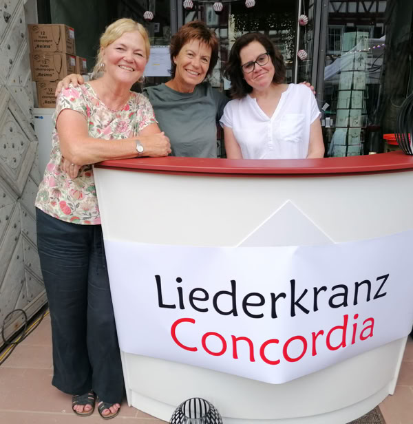 Liederkranz Concordia -Tresen mit drei Teilnehmerinnen beim Stadtfest Calw